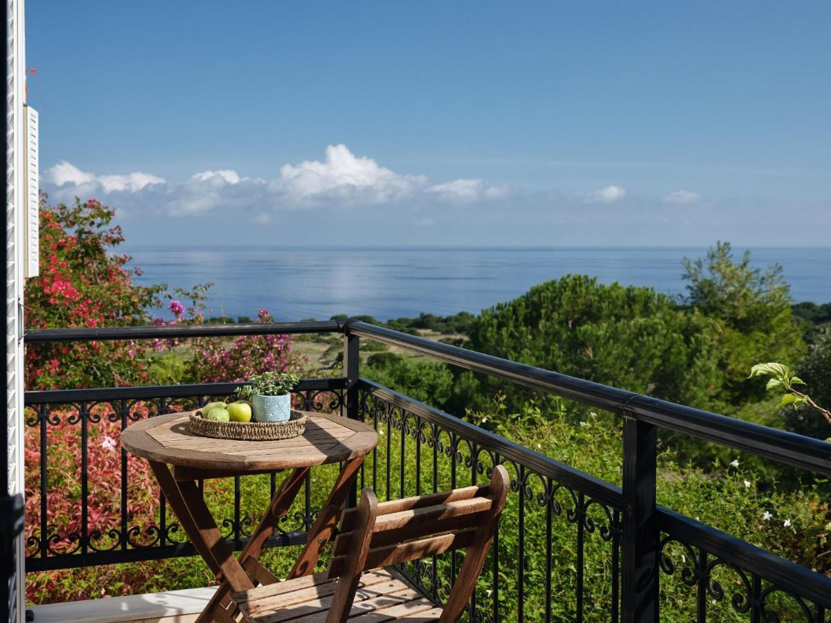 Koríthion Lithies Sea View Boutique Hotel מראה חיצוני תמונה