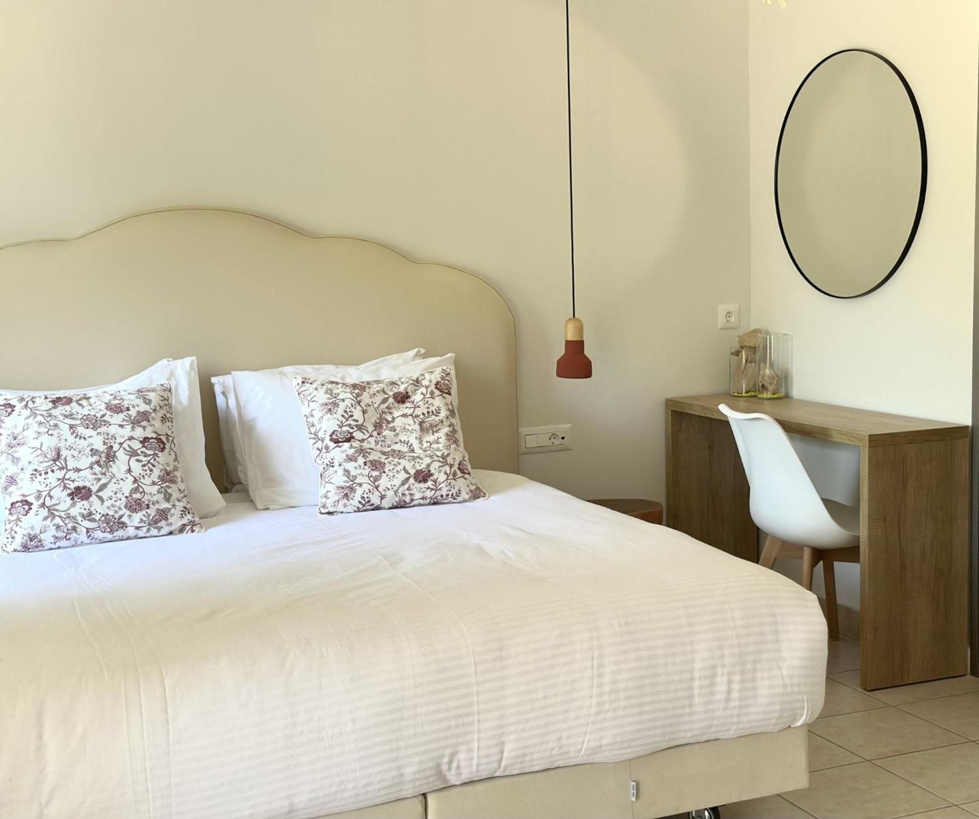 Koríthion Lithies Sea View Boutique Hotel מראה חיצוני תמונה