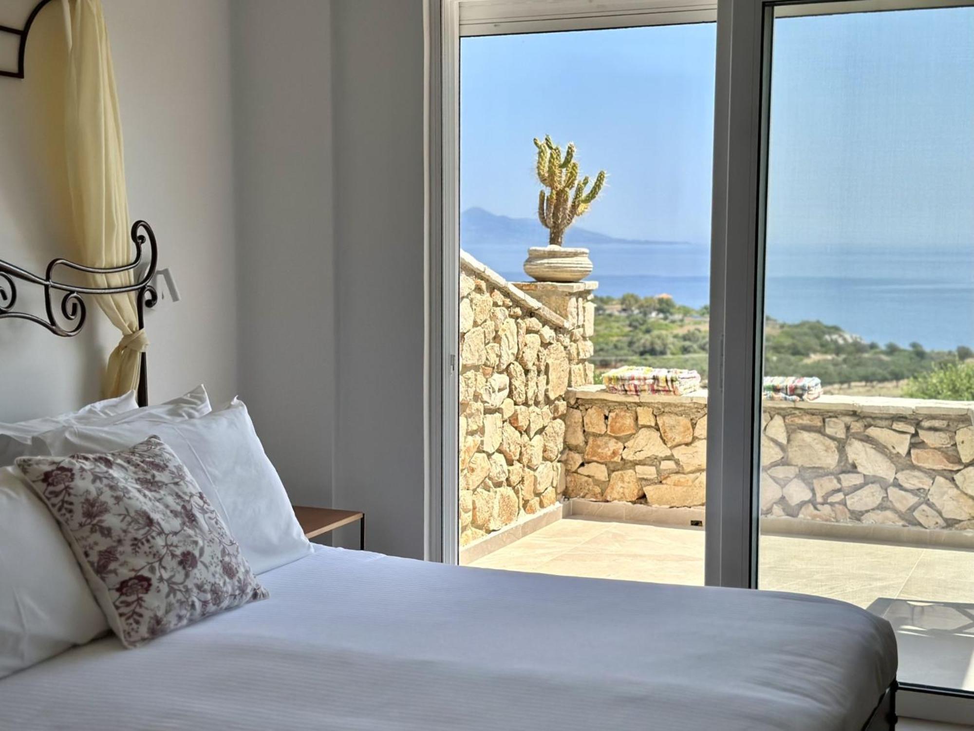 Koríthion Lithies Sea View Boutique Hotel מראה חיצוני תמונה